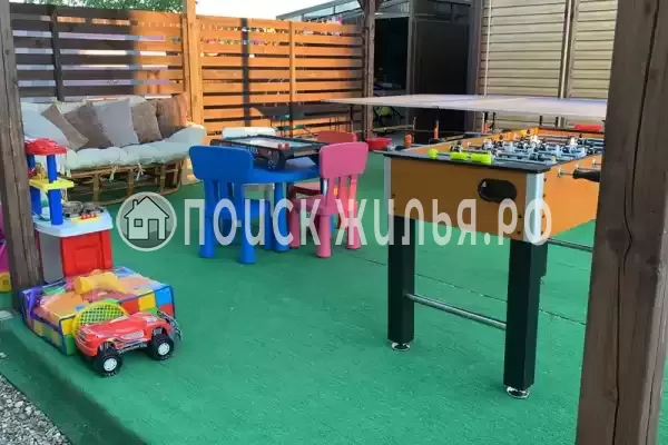 «Родные пенаты», Кучугуры