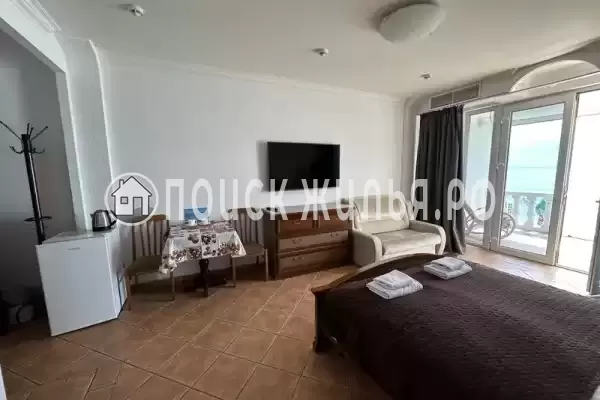 «Семейный берег», Хоста «Семейный берег», Хоста