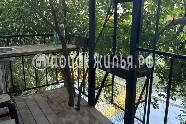 «На Прохладной», Лоо