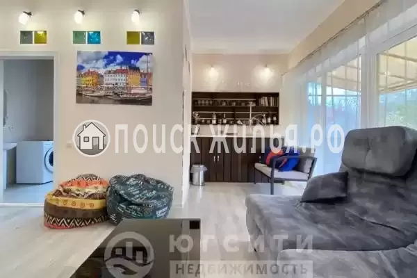 Частный сектор «Коттедж Pinnavilla в центре с большим бассейном»