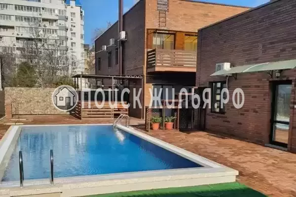 Частный сектор «Коттедж Pinnavilla в центре с большим бассейном»