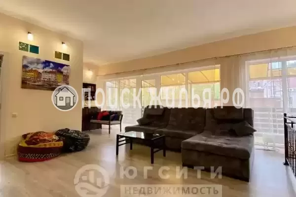 Частный сектор «Коттедж Pinnavilla в центре с большим бассейном»