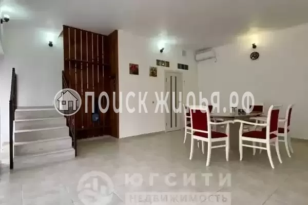 Частный сектор «Коттедж Pinnavilla в центре с большим бассейном»