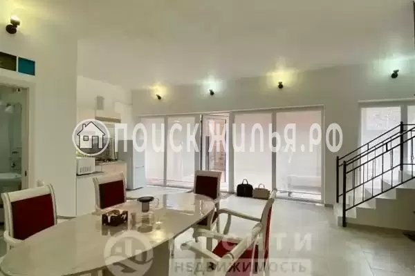 Частный сектор «Коттедж Pinnavilla в центре с большим бассейном»