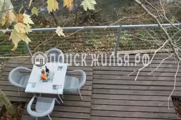 Частный сектор «Двухэтажный коттедж Средиземье»