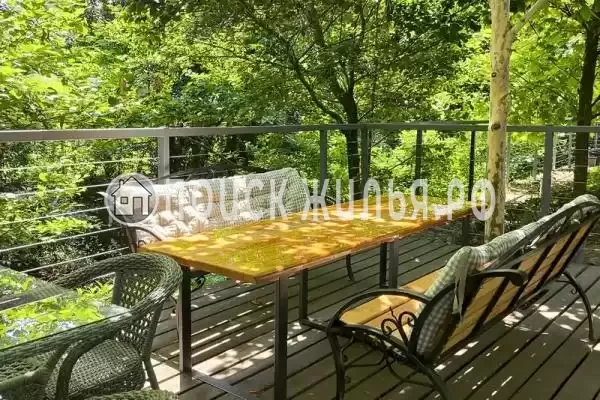 Частный сектор «Двухэтажный коттедж Средиземье»