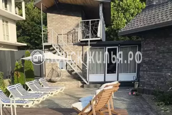 Частный сектор «Двухэтажный коттедж Средиземье»