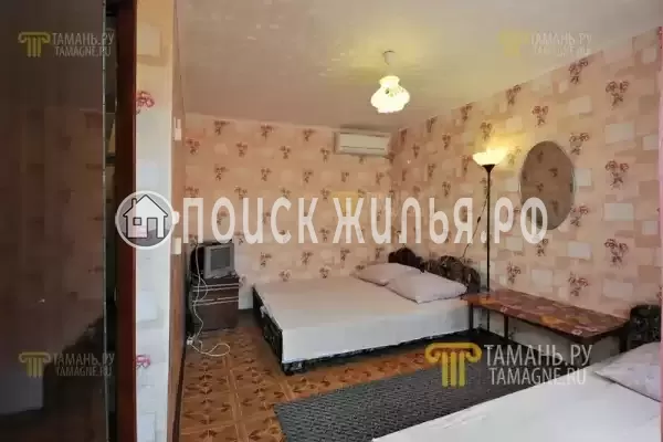 «На Набережной 11»