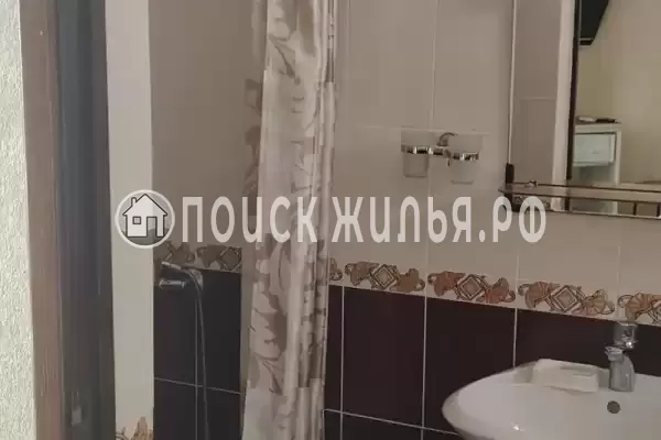 «На Толстого»