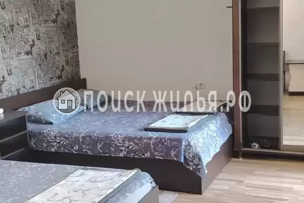 «На Толстого»