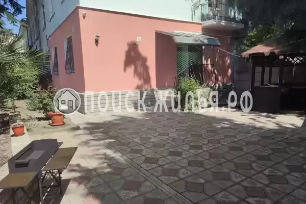 Квартира «С отдельным входом и двором» Квартира «С отдельным входом и двором»