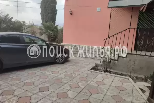 Квартира «С отдельным входом и двором» Квартира «С отдельным входом и двором»