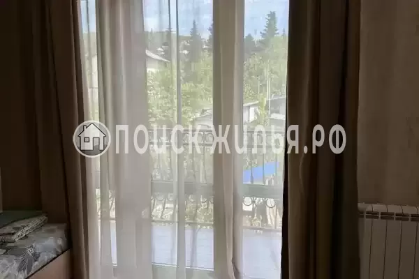 Апартаменты «Трехкомнатные апартаменты на Изумрудной» Апартаменты «Трехкомнатные апартаменты на Изумрудной»