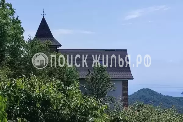 Частный сектор «Бревенчатый дом в лесу у моря»