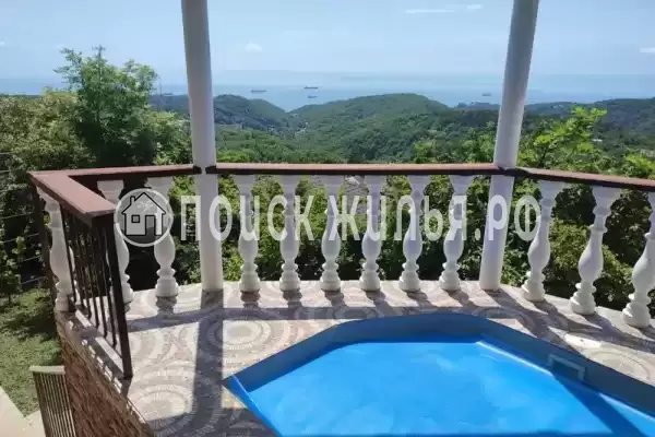 Частный сектор «Бревенчатый дом в лесу у моря»