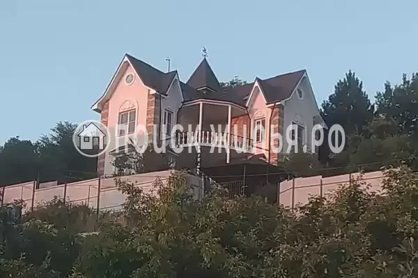 Частный сектор «Бревенчатый дом в лесу у моря»