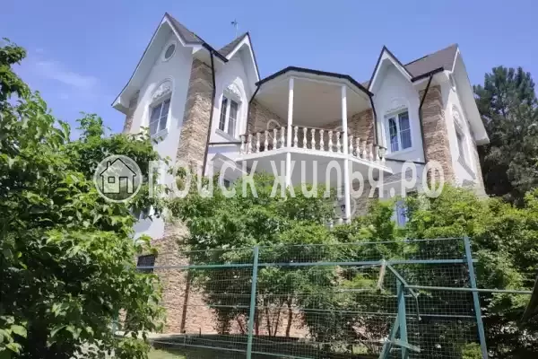 Частный сектор «Бревенчатый дом в лесу у моря»