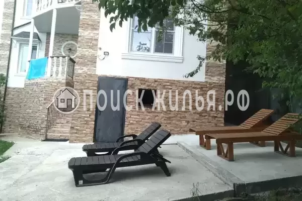 Частный сектор «Бревенчатый дом в лесу у моря»