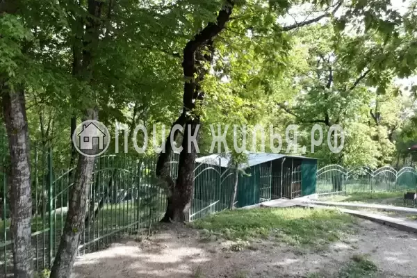 Частный сектор «Бревенчатый дом в лесу у моря»