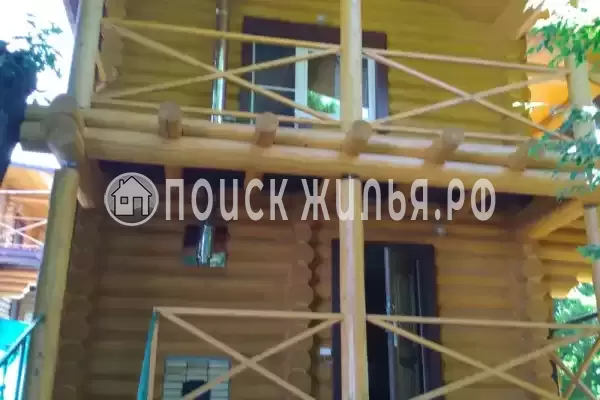 Частный сектор «Бревенчатый дом в лесу у моря»