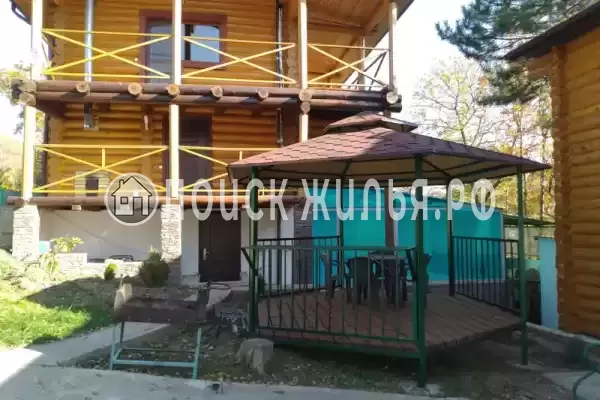 Частный сектор «Бревенчатый дом в лесу у моря»