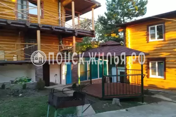 Частный сектор «Бревенчатый дом в лесу у моря»