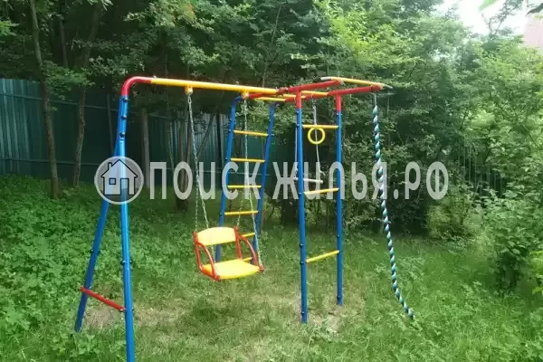 Частный сектор «Бревенчатый дом в лесу у моря»