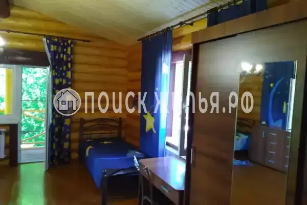 Частный сектор «Бревенчатый дом в лесу у моря»