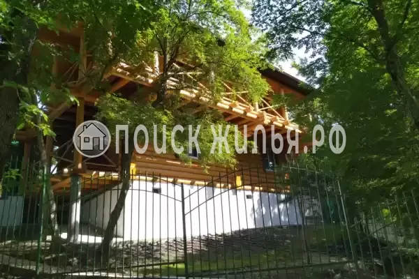 Частный сектор «Бревенчатый дом в лесу у моря»