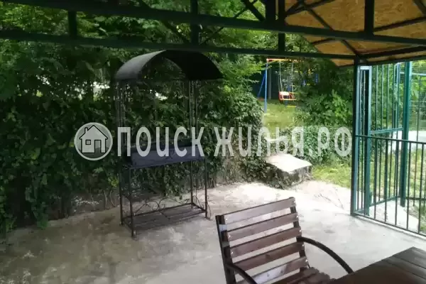 Частный сектор «Бревенчатый дом в лесу у моря»