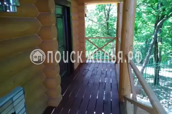 Частный сектор «Бревенчатый дом в лесу у моря»