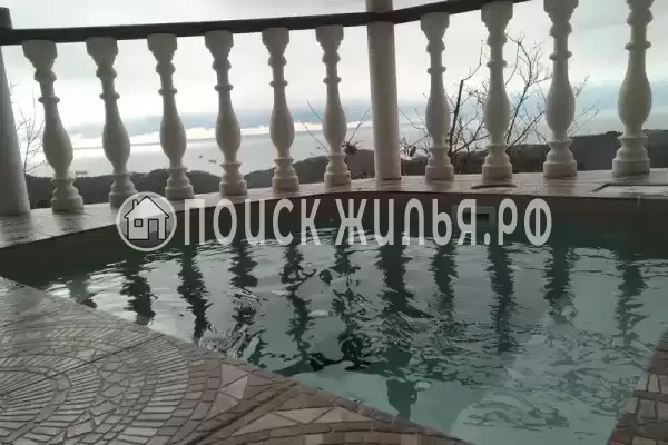 Частный сектор «Бревенчатый дом в лесу у моря»