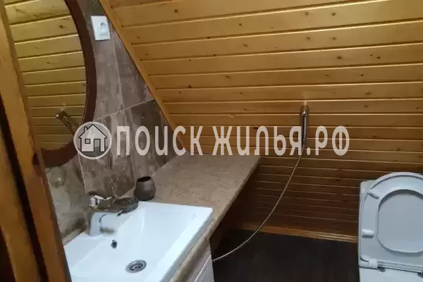 Частный сектор «Бревенчатый дом в лесу у моря»