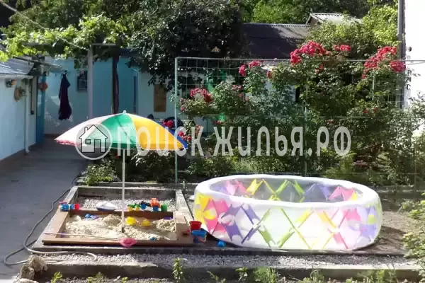 Частный сектор «Уютный 2-х комнатный дом у моря и набережной»