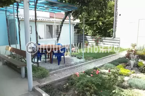 Частный сектор «Уютный 2-х комнатный дом у моря и набережной»