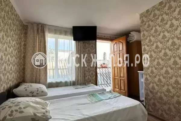 «В 50 метрах от моря»