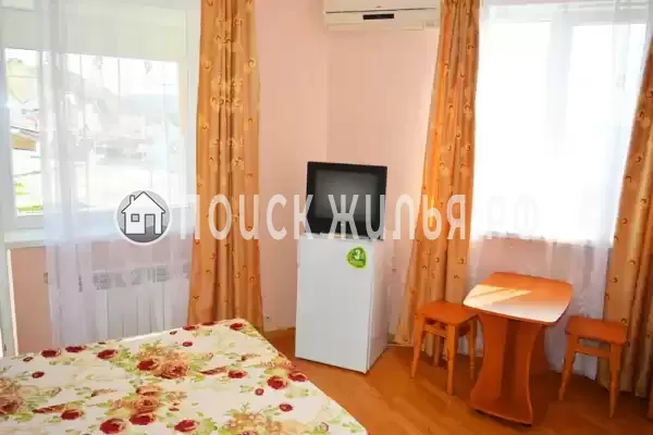 «На набережной»