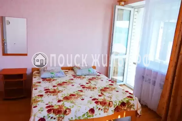 «На набережной»