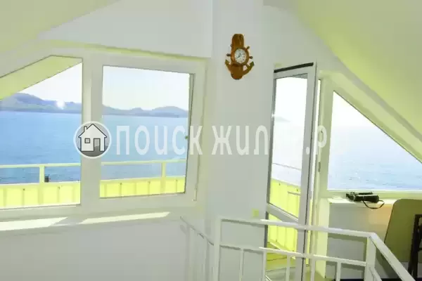 «На набережной»