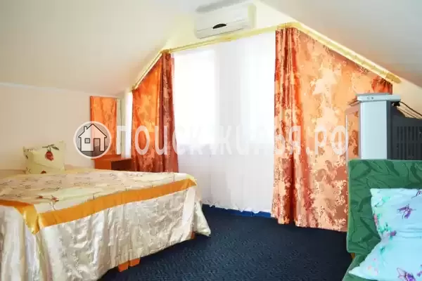 «На набережной»