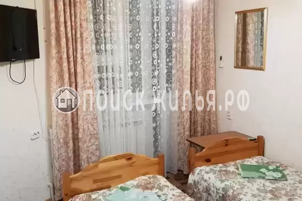 «У водопада»