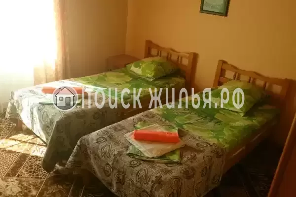 «У водопада»